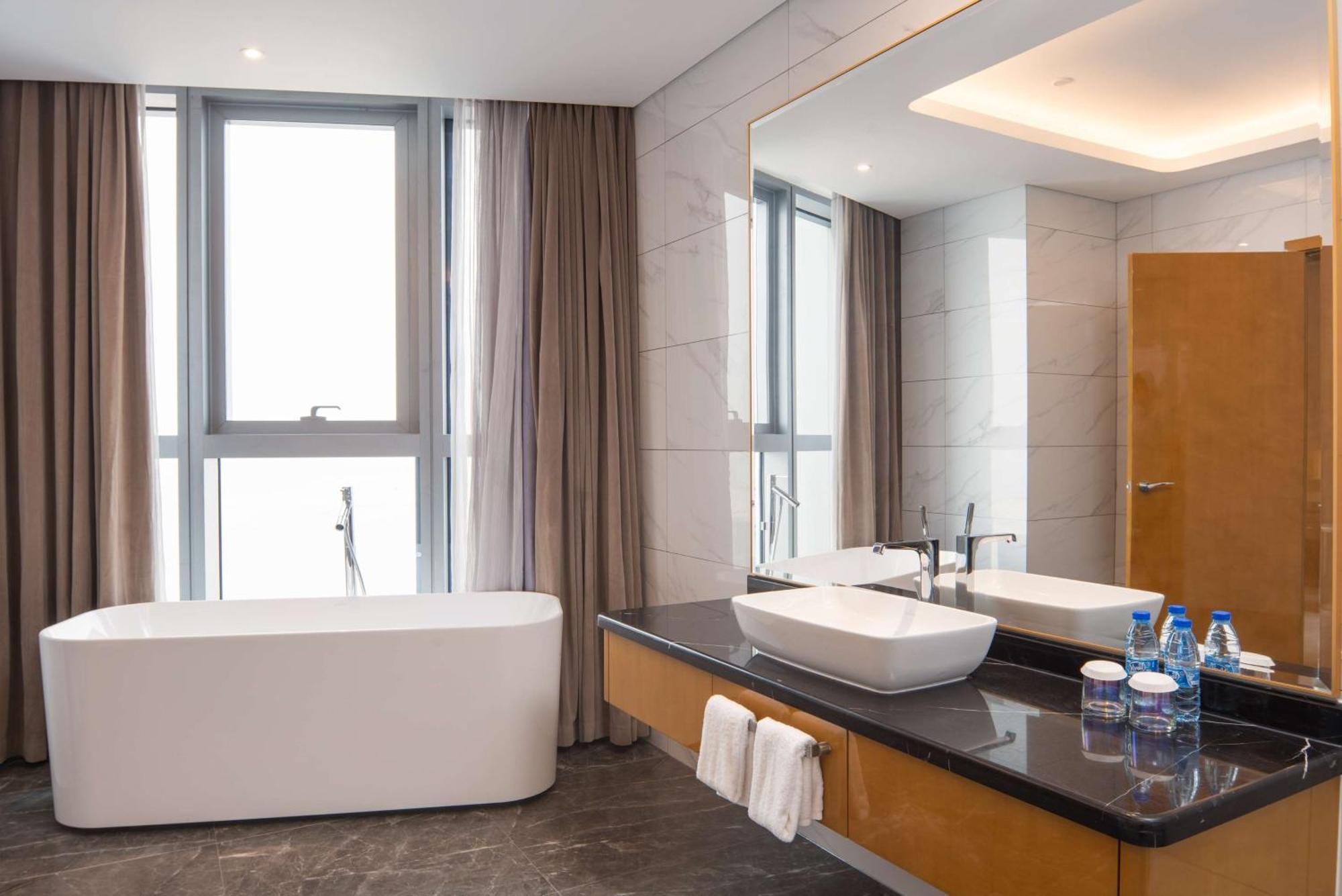 Hilton Brazzaville Les Tours Jumelles Hotel & Residences Exterior foto